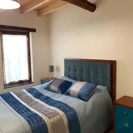 Casa Estatuas Gondramaz