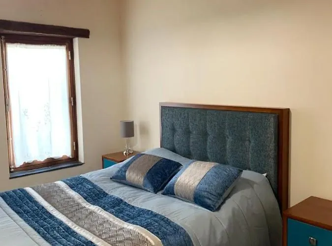 Casa Estatuas Gondramaz